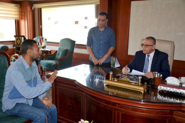 "الفقي "يحل مشاكل السوهاجيين في اللقاء الجماهيري الاسبوعي