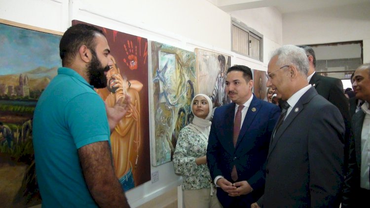 رئيس جامعة المنيا يفتتح معرض الفنون التشكيلية لطلاب الجامعة المُتخصصين وغير المُتخصصين تحت شعار «أبدع - ابتكر»   