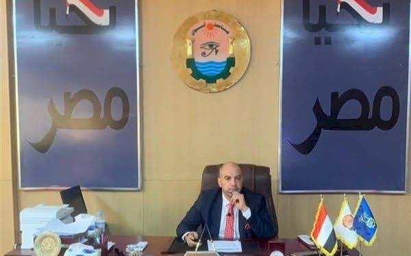 كلية الألسن بجامعة أسوان تهنئ رئيس الجمهورية والقوات المسلحة بمناسبة ذكري تحرير سيناء 