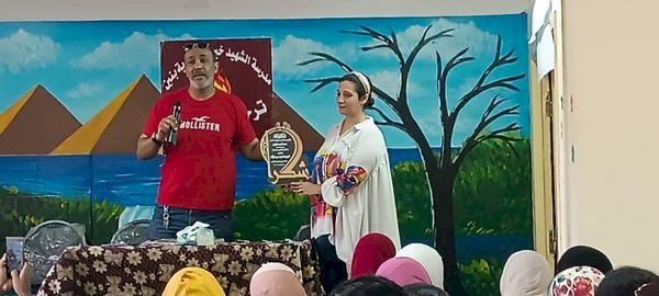 مدرسة الشهيد خيرت القاضى بنجع حمادى تمنح  درع الشكر للمعلمين المتميزين خلال العام الدراسى الحالى