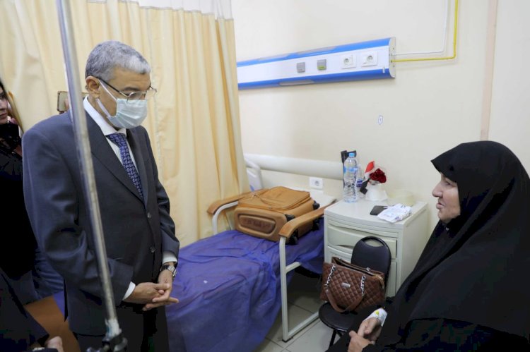 محافظ المنيا يزور مصابى غزة بالمستشفى الجامعى