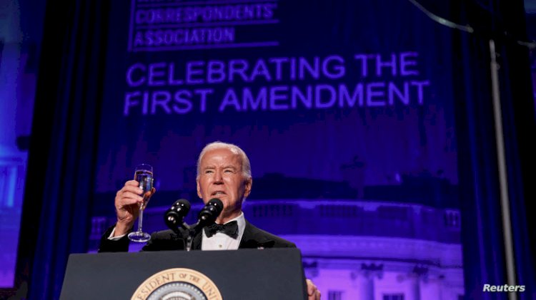 بايدن يدخل حفل مراسلي البيت الأبيض من الباب الخلفي خوفا من المحتجين ضده لمناصرة إسرائيل