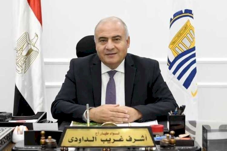 محافظ قنا يهنئ الرئيس السيسى وعمال مصر بمناسبة عيد العمال 