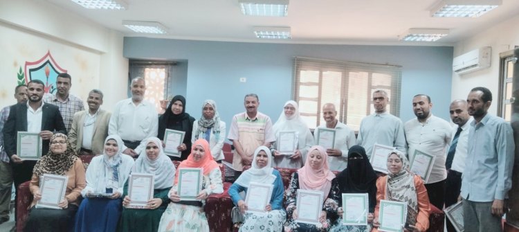 إدارة نجع حمادى التعليمية تكرم الفائزين في مسابقة القارئ