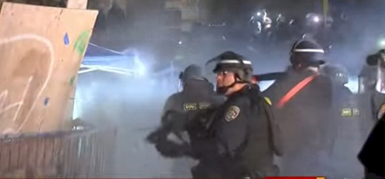 بدء فض اعتصام جامعة كاليفورنيا واعتقال الطلبة