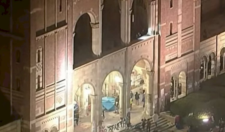 القنوات العالمية تنقل تفاصيل اقتحام جامعة كاليفورنيا والقاء القبض علي الطلبة المؤيدين لغزة