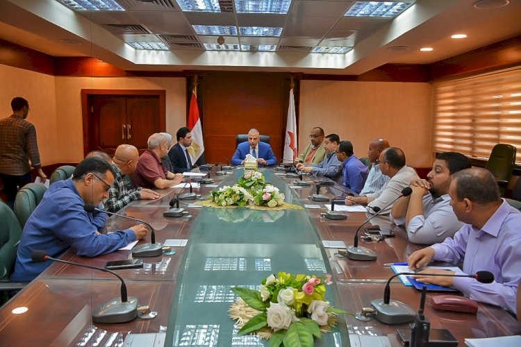 تشغيل تطوير منطقة اعلي مفيض ترعة نجع حمادي بسوهاج