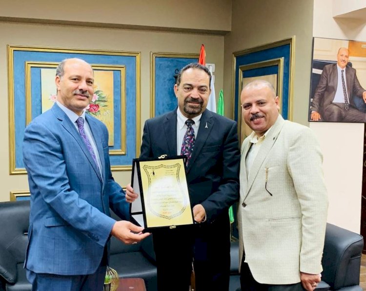 العربي يكرم المتميزين من المعلمين والطلاب بالتعليم بالإسكندرية 