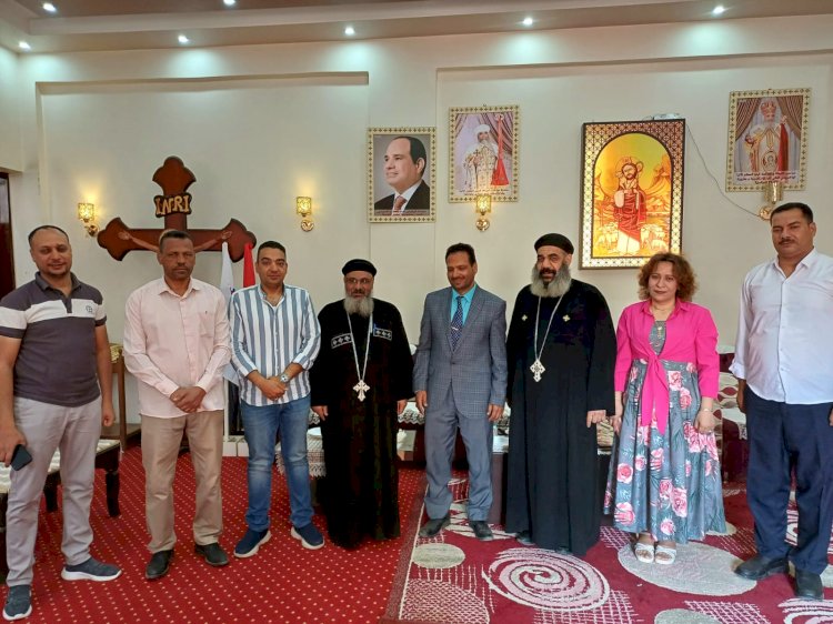 قاصد يزور كنيسة العذراء مريم والأنبا انطونيوس لتقديم التهنئة بعيد القيامة المجيد 