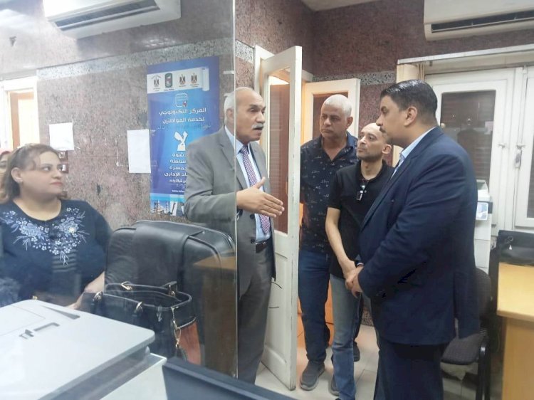 السكرتير العام يتفقد تلقي طلبات التصالح في مخالفات البناء بسوهاج