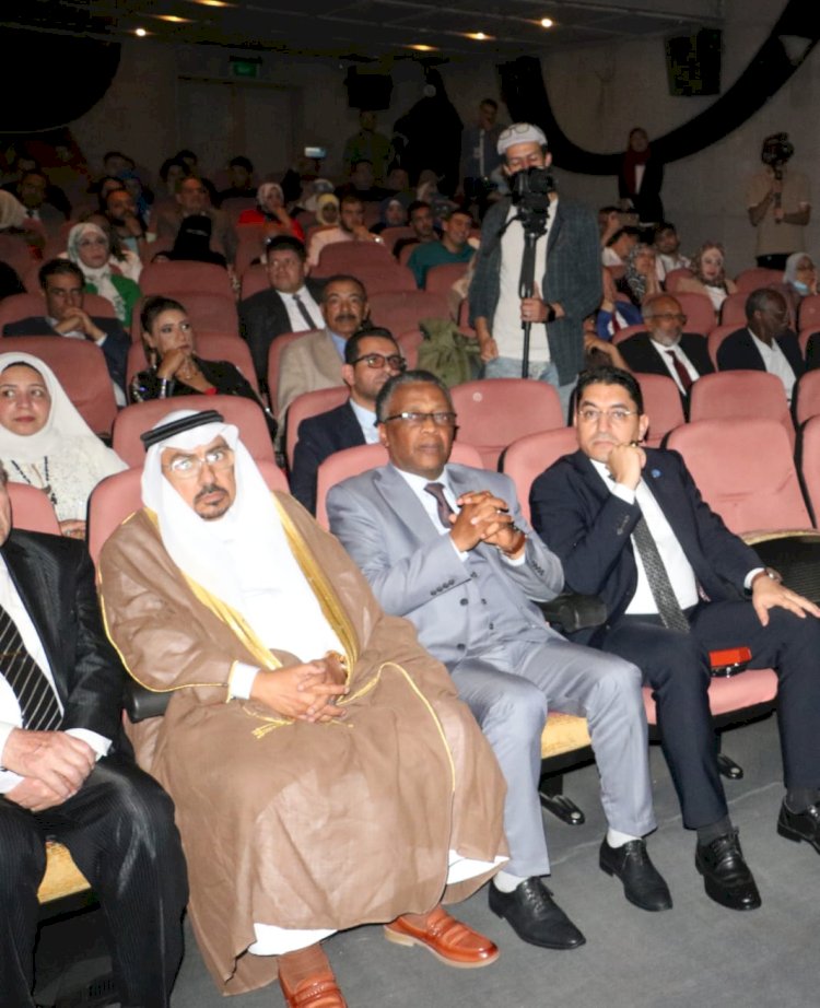 أشرف الرزيقى  يكرم الوزير المهندس عبدالله الشارف ارحومة وزير العمل والتأهيل الليبي