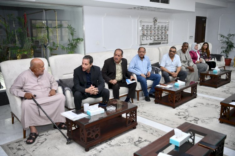 محافظ قنا يناقش فرص انشاء مصنع سمادي كيمياوي على مساحة 30 الف متر مربع بقنا