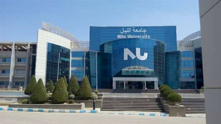طلاب جامعة النيل ينظمون معرضا للمنتجات المحلية المصنوعة بأيديهم دعما لشعار " صنع في مصر"