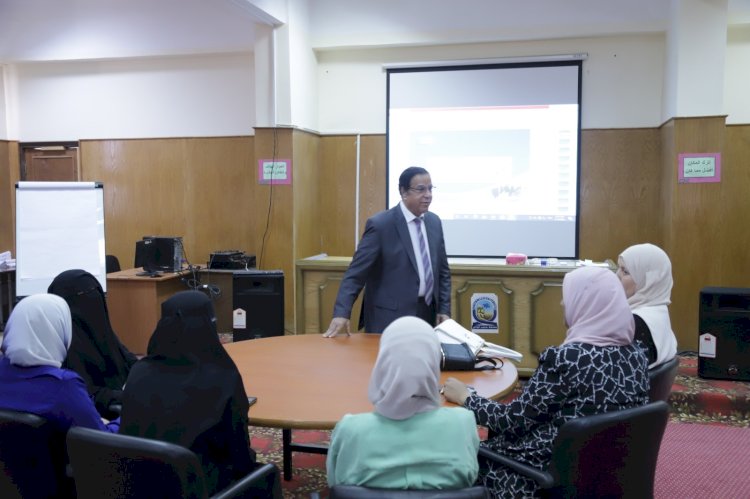 دورة تدريبية بجنوب الوادي تناقش  تنمية مهارات صيانة الأجهزة العلمية