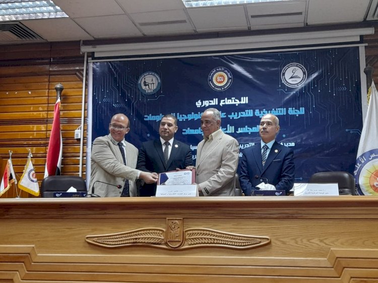 تجديد اعتماد مركز التدريب على تكنولوجيا المعلومات بجامعة جنوب الوادي من المجلس الأعلى للجامعات