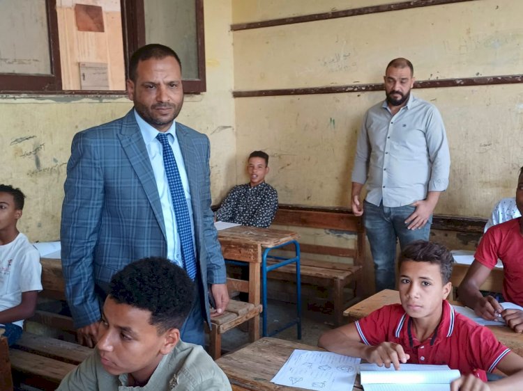 7596 طالبًا بالشهادة الإعدادية بمدارس أبوتشت يؤدون امتحان الهندسة وسط جو يسوده الهدوء والاطمئنان 