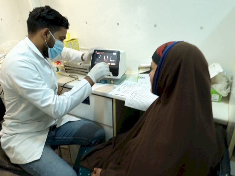 توقيع الكشف الطبي على 1690 حالة بقافلة طبية بقرية أبو سيدهم بسمالوط