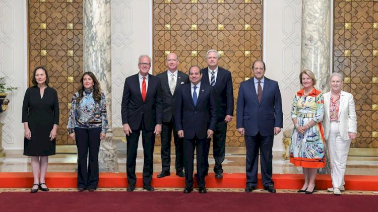 الرئيس يستقبل وفدًا من أعضاء الكونجرس الأمريكي من الحزبين الديمقراطي والجمهوري