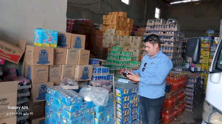 حملة تموينية تضبط ٧٠٠ عبوة مربى و٢٤٠ زجاجة عصير فاسدة بدسوق