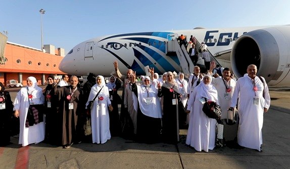 الداخلية:مغادرة أول فوج من" حجاج القرعة" الي بيت الله الحرام