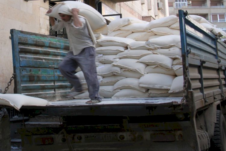 ضبط 14 طن دقيق مهرب