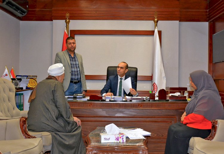 نائب المحافظ والسكرتير العام يلتقون بالمواطنين لحل شكواهم بسوهاج
