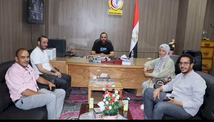 المدير التنفيذي لمستشفيات قنا الجامعية يستقبل فريق الطب الوقائي بصحة بقنا