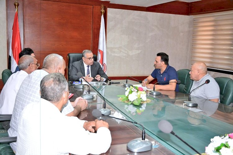 الفقي  يبحث انهاء اجراءات  تقنين اراضي املاك الدولة