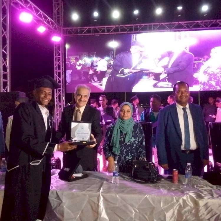 بحضور نائب رئيس جامعة أسوان تخريج 253 خريج من كلية الحقوق جامعة أسوان