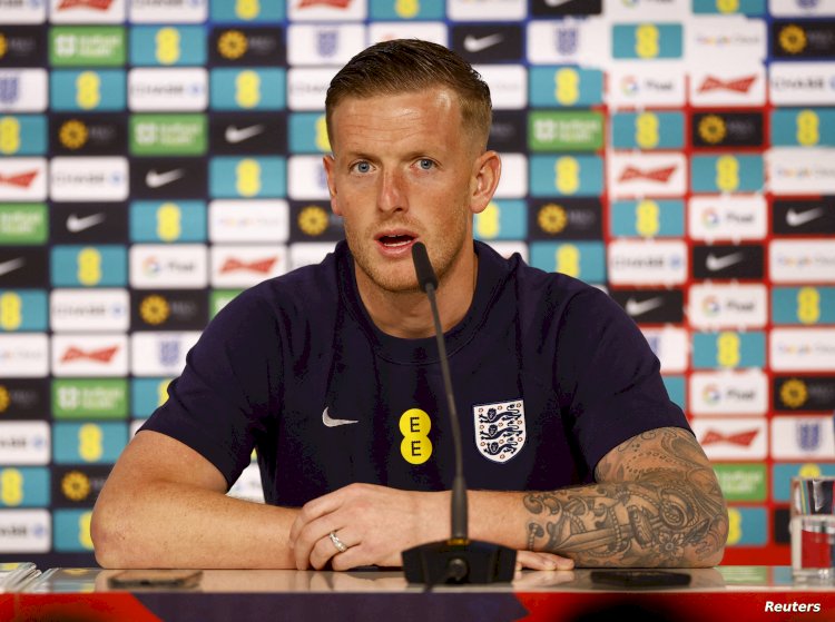 فريق انجلترا يرتدي خاتم كيم كارداشيان قبل اللعب في بطولة الأمم الأوروبية