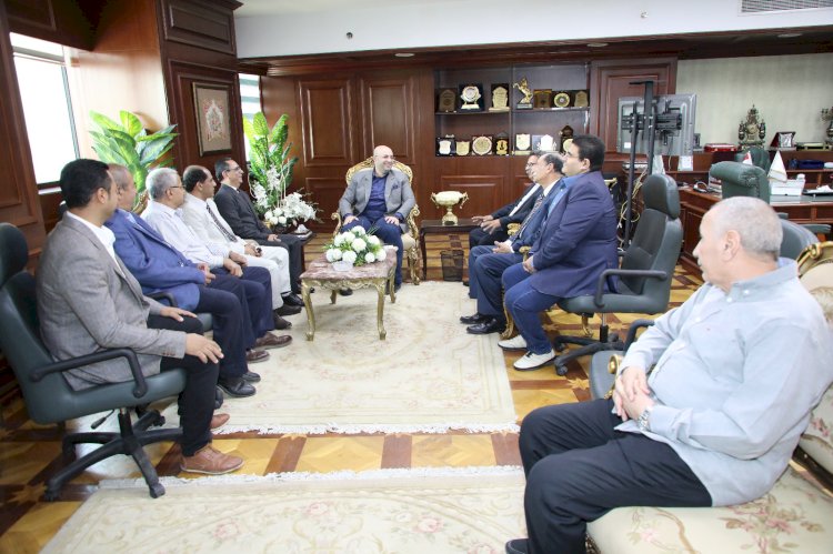 محافظ بني سويف يتلقى التهاني بعيد الأضحى  المبارك من قيادات  وممثلي الكنائس بالمحافظة