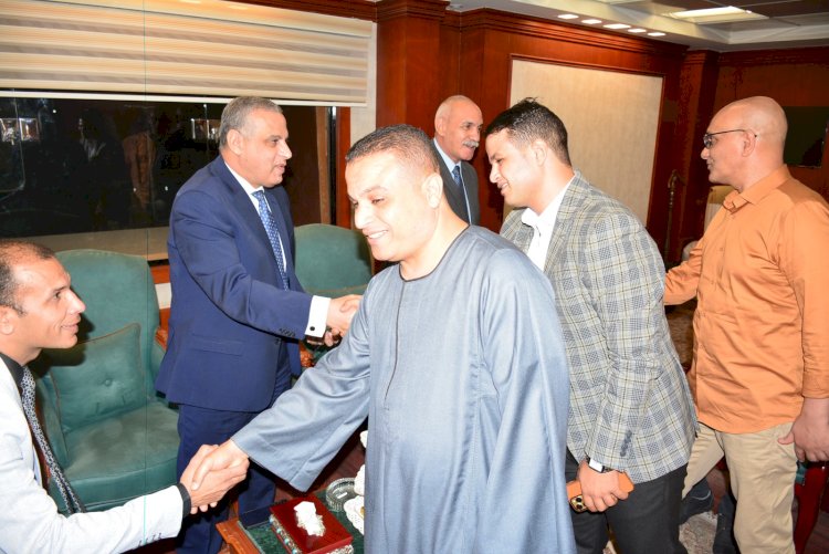 محافظ سوهاج يستقبل المهنئين من ابناء المحافظة بالعيد