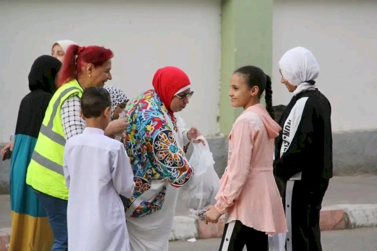 "الشعب الجمهورى" بقنا يرسم البهجة على وجوه الأطفال فى أول أيام عيد الأضحى المبارك