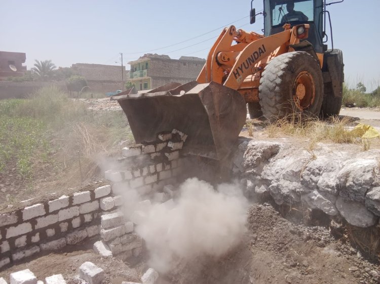 محافظ المنيا : إزالة 160 حالة تعد على الأرض الزراعية وأملاك الدولة بمراكز المحافظة