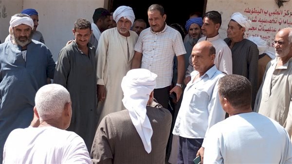 محافظ المنيا يتابع توزيع الأسمدة منعا للتلاعب وبيعها بالسوق السوداء