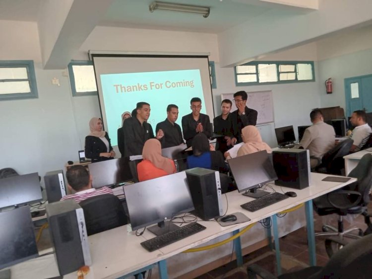 مناقشة مشروعات التخرج لأول دفعة بكلية حاسبات جنوب الوادي