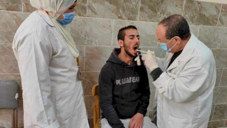 توقيع الكشف على 1080 حالة خلال قافلة طبية بمركز مغاغة بالمنيا