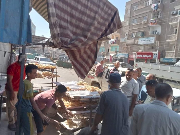 حملات مكثفة لرفع الاشغالات عن حرم الطريق العام فى 5 مراكز بالمنيا