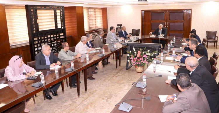 "القصير"يجتمع بقيادات هيئة التعمير ويؤكد علي توجيهات الرئيس انهاء اجراءات التقنين