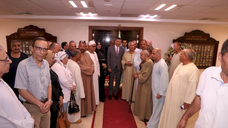 وزير الزراعةيلتقي بالمزارعين في اول يوم عمل بالوزارة