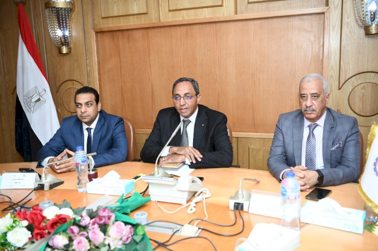 محافظ قنا يترأس أول اجتماع للمجلس التنفيذى للمحافظة