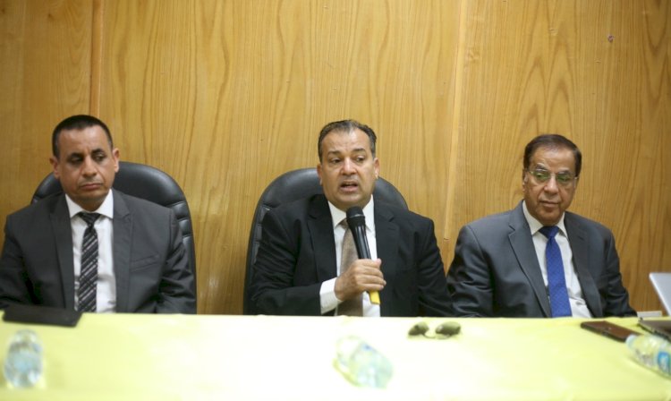 رئيس جامعة جنوب الوادي يفتتح فعاليات البرنامج التدريبي صيانة الاجهزة العلمية 