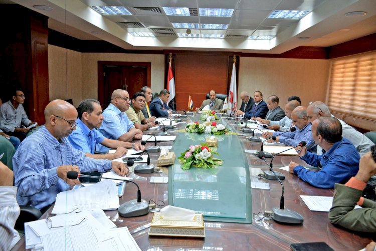 "سراج"من يقصر في حق المواطن السوهاجي يتم محاسبته فورا