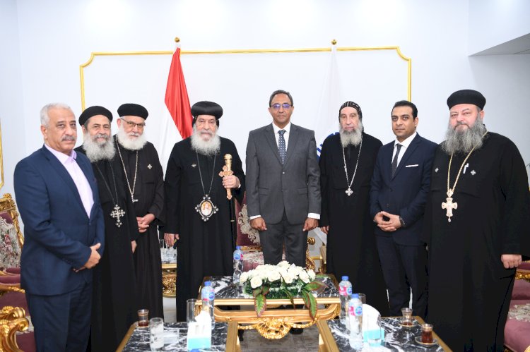 وفد من مختلف الكنائس يقدم التهنئة لمحافظ قنا الدكتور خالد عبد الحليم