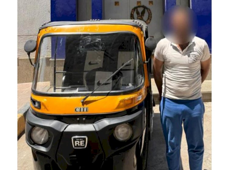 ضبط قائد "توك توك" قام بحركات منافية للآداب حال استقلال سيدة بصحبته بالقاهرة
