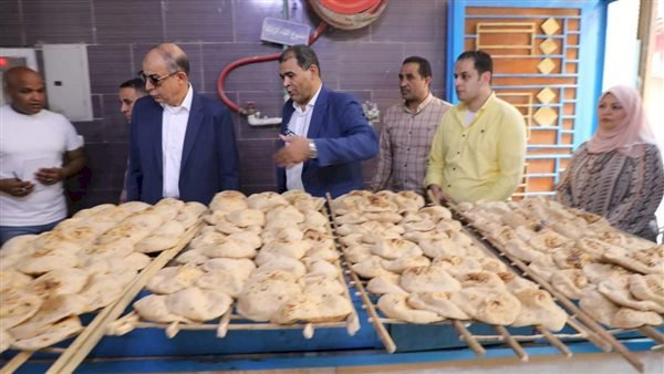 محافظ المنيا يقود جولة تموينية على المخابز البلدية بالشوارع