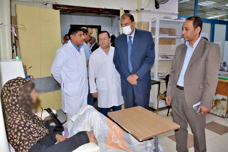 محافظ سوهاج يتابع مستوي الخدمات الطبية المقدمة للمواطنين بمستشفي الهلال للتامين الصحي