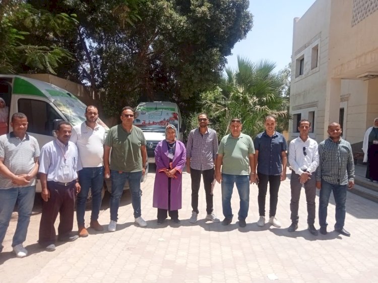 الكشف علي ١٠٨٠ حالة في قافلة طبية مجانية بقرية حجازة قبلي ضمن  "حياة كريمة"