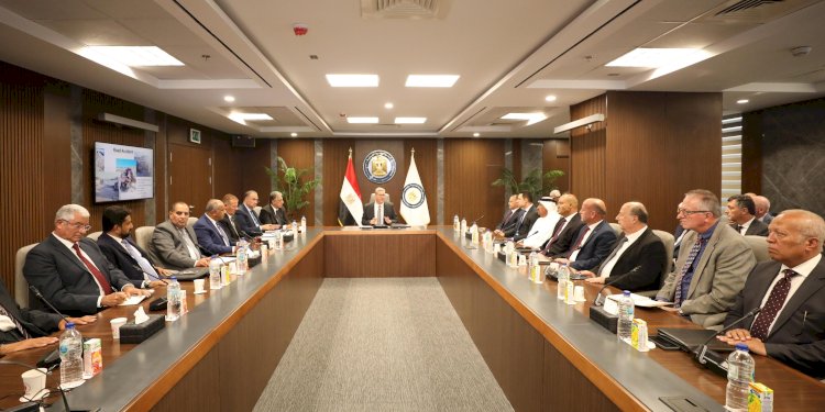 "بدوي" يستعرض الموقف الحالي  لصناعة البترول