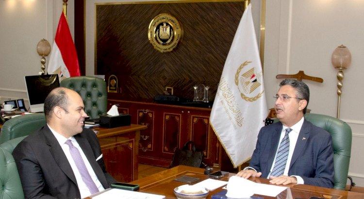 وزير التموين ورئيس حماية المستهلك يناقشان ضبط الأسواق